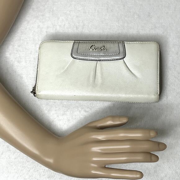 Vintage Coach White Zip Leather Wallet - Picture 1 of 8